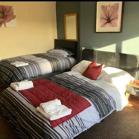 Inn The Metal Bridge