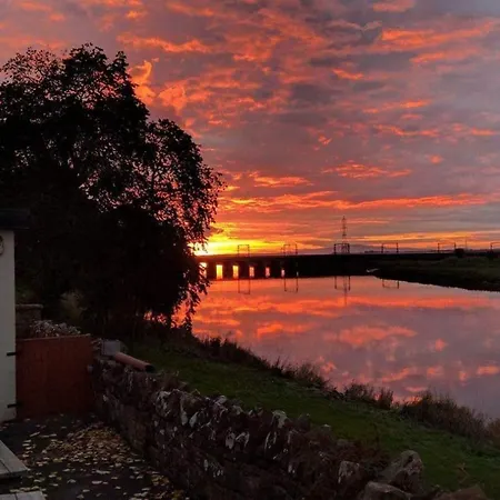 The Metal Bridge * 卡莱尔