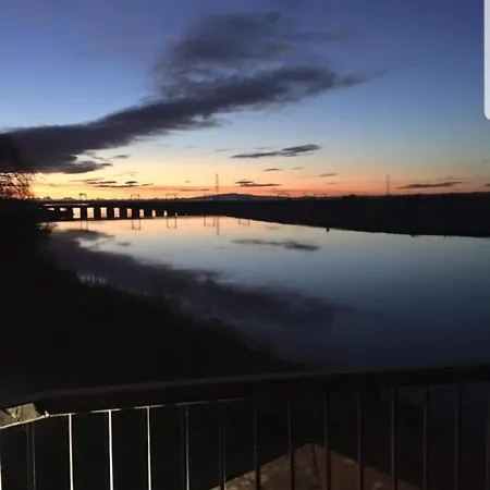 宾馆 The Metal Bridge 卡莱尔